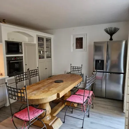 Holiday home Maison Avec Piscine Privee, Sauna Et Activites - Rendez-vous En Provence Althen-des-Paluds